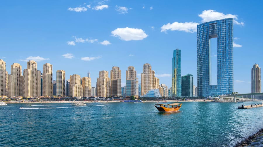 أعلى مسبح في العالم لا متناهي في دبي