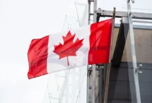 كندا تفرض غرامة مقدارها 20 ألف دولار لإثنين من المسافرين والسبب ..