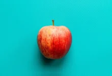 كم عدد السعرات الحرارية في التفاحة؟ فوائد التفاح
