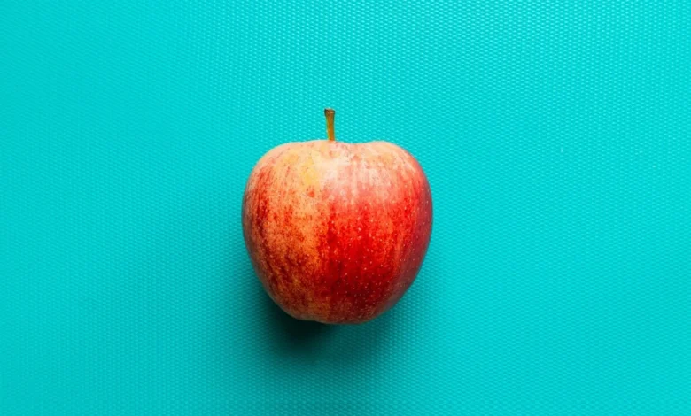 كم عدد السعرات الحرارية في التفاحة؟ فوائد التفاح